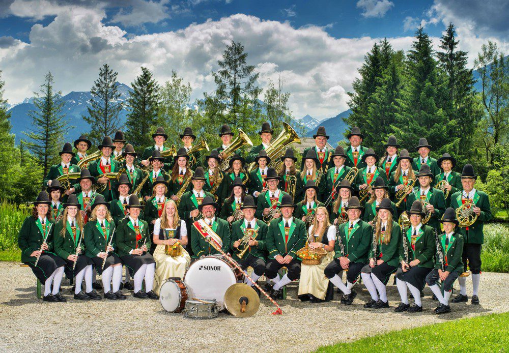 Gruppenfoto Trachtenmusikkappelle Bad Hofgastein in der Natur